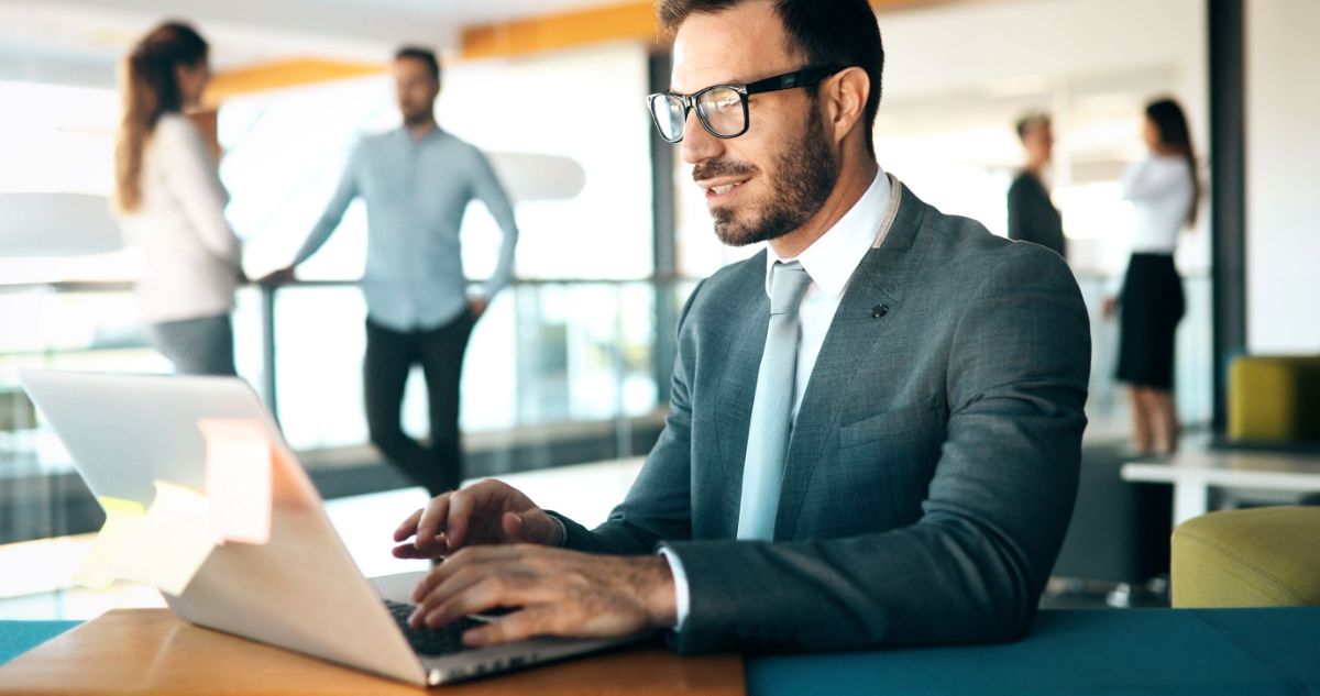 Experto en Nuevas Tecnologías, Internet y Comercio Electrónico