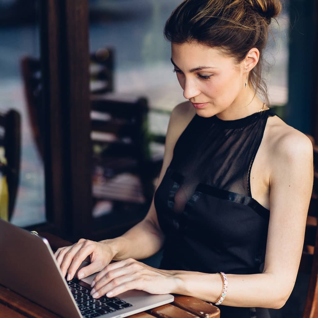 6. Un equipo experto y multinacional traduce las ofertas a los idiomas de interés